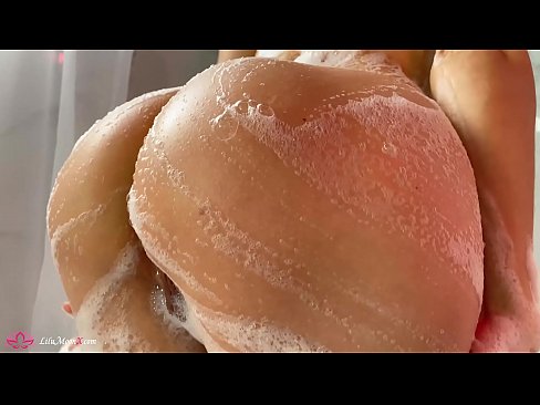 ❤️ Brunetka masturbuje kundičku s vibrátorom až do intenzívneho orgazmu v sprche ❤ Porno na nás sk.analizatorkrovi.ru ❌️